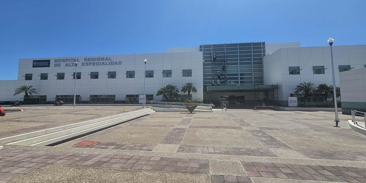 Crisis en el HRAE; trabajadores compran insumos para atender a pacientes