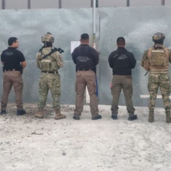 Van contra 3 militares por meter huachicol 