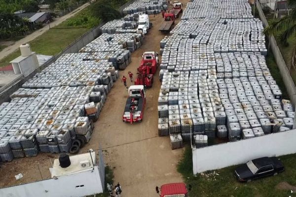 Contralmirante acusado de huachicol fiscal logra frenar orden de captura