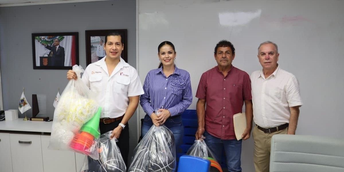 Entrega INDE material deportivo para escuelas de Jiménez