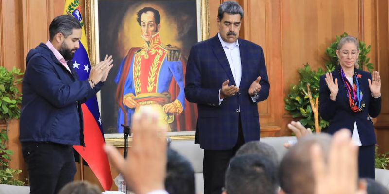 Antes que a Trump y EU, Maduro prefiere ‘entregar’ Venezuela a Jesucristo
