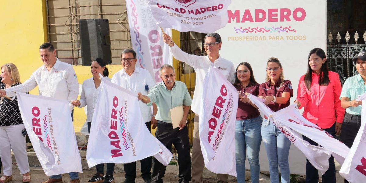 Erasmo inicia la pavimentación de concreto hidráulico de dos calles más