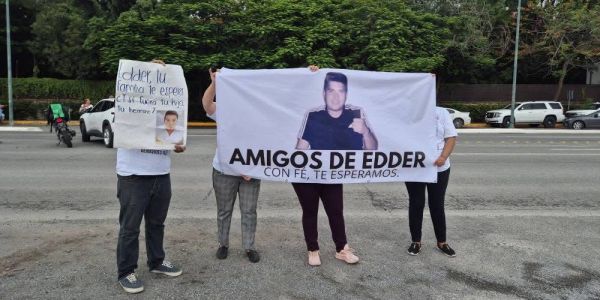 Familiares de Edder protestan frente a Casa de Gobierno
