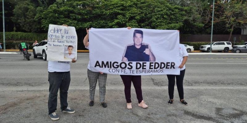 Familiares de Edder protestan frente a Casa de Gobierno