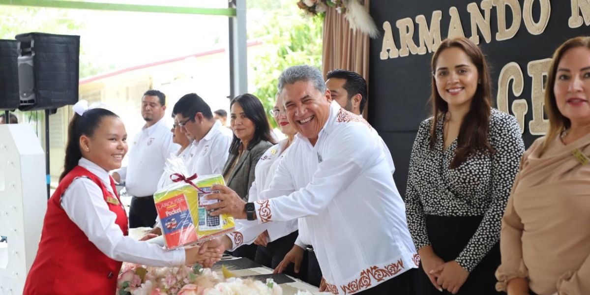 Destinará Armando Martínez becas educativas para el aprendizaje del idioma inglés