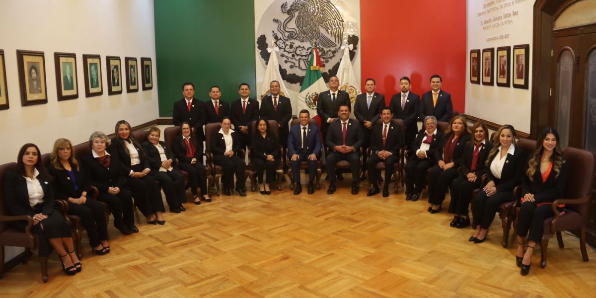 Entrega Lalo Gattás informe por escrito al Cabildo de Victoria