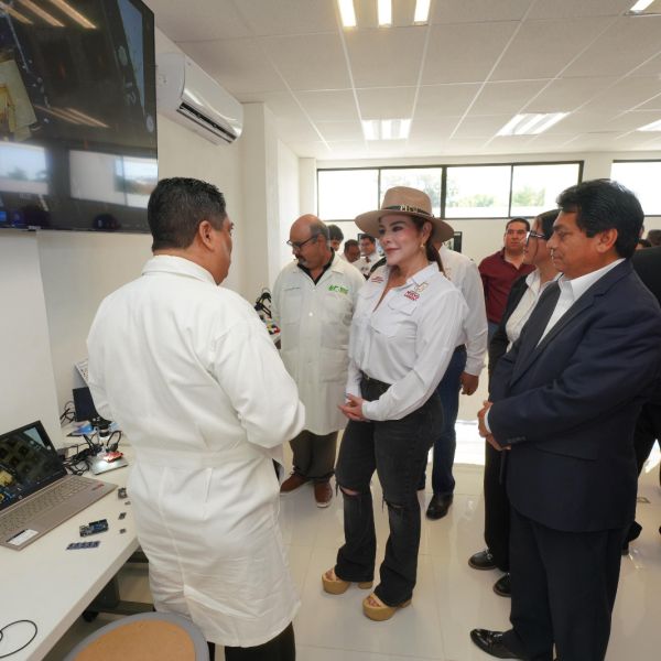 Entrega Carmen Lilia Canturosas laboratorio de inteligencia artificial en la universidad tecnológica