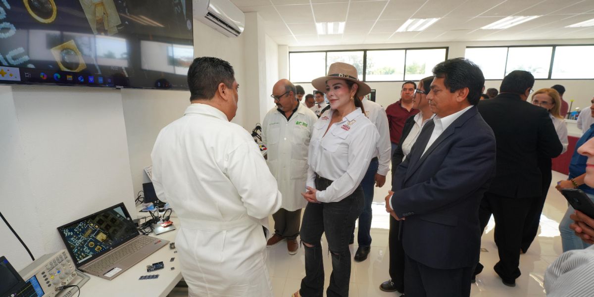Entrega Carmen Lilia Canturosas laboratorio de inteligencia artificial en la universidad tecnológica