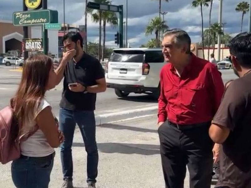 Atiende Gobernador a manifestantes inconformes