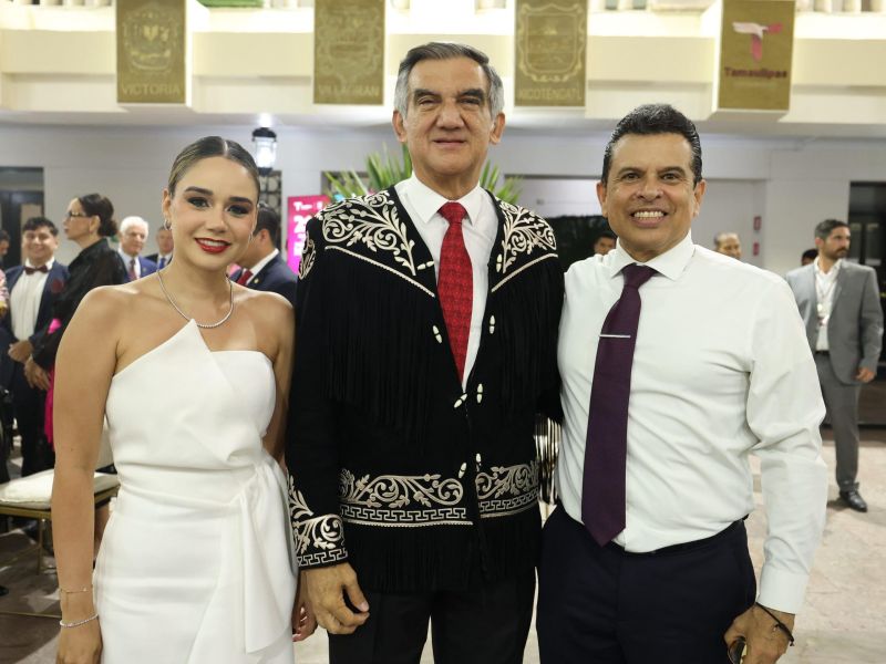 Asisten Lalo y Lucy  a ceremonia de Grito de Independencia