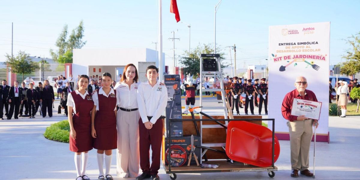Con liderazgo educativo, Carmen Lilia Canturosas marca diferencia con apoyos escolares