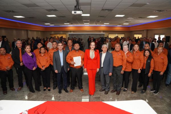 Fortalece Carmen Lilia Canturosas lazos de cooperación con sindicato de maquiladoras