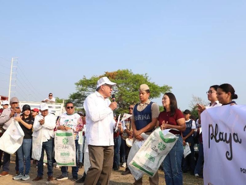 Encabeza Armando Martínez jornada de preservación de playa Dunas Doradas