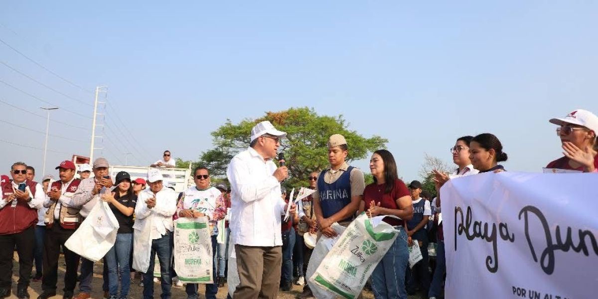 Encabeza Armando Martínez jornada de preservación de playa Dunas Doradas
