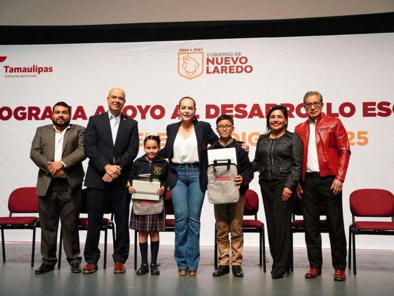 Alcaldesa Carmen Lilia Canturosas impulsa la educación con la entrega de tabletas a estudiantes destacados