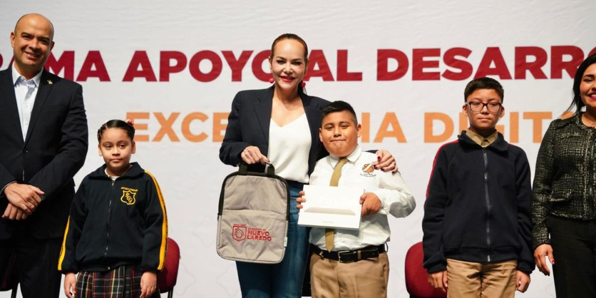 Padres de familia y estudiantes reconocen labor de alcaldesa Carmen Lilia Canturosas a favor de la educación.