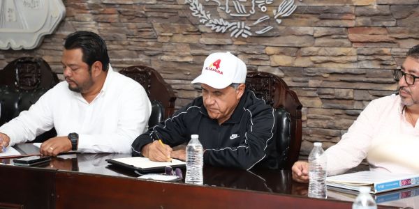 Atiende Armando Martínez necesidades de productores locales