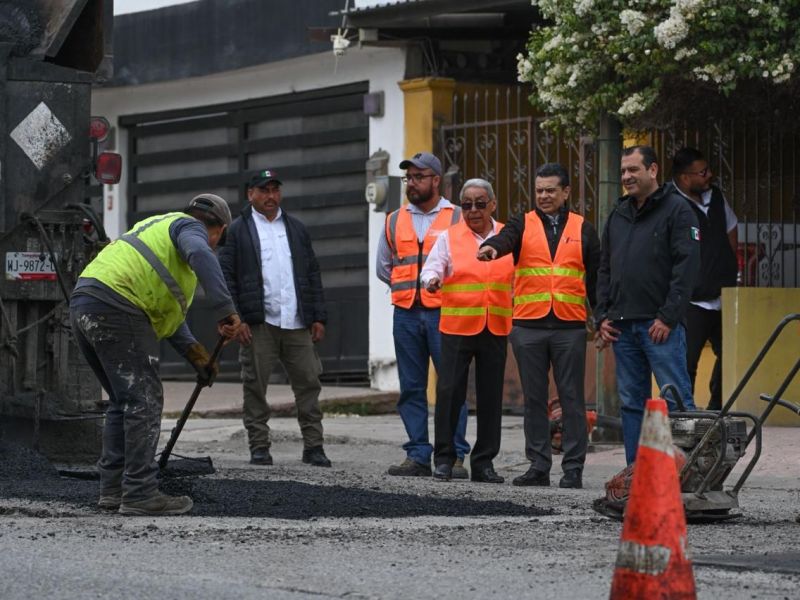 Supervisa alcalde Lalo Gattás trabajo de bacheo en la Miguel Alemán