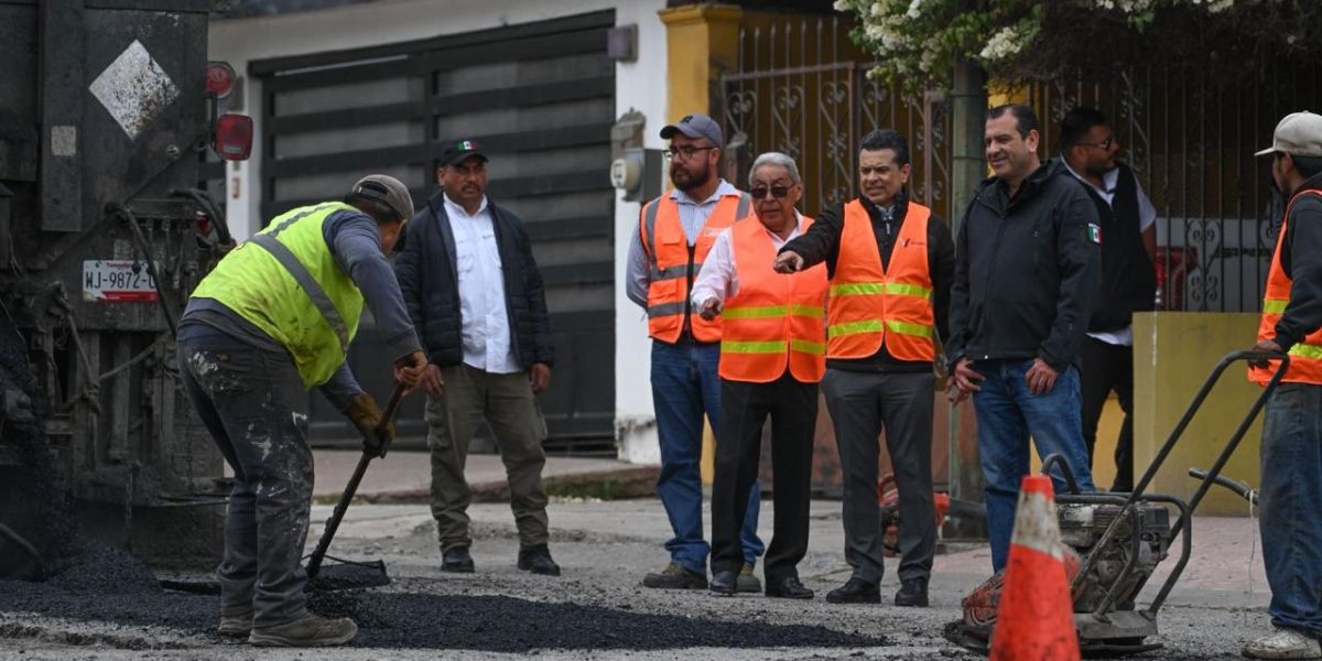 Supervisa alcalde Lalo Gattás trabajo de bacheo en la Miguel Alemán