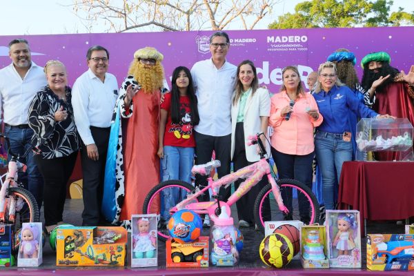 Erasmo y Dunia celebran a cientos de niñas y niños Día de Reyes