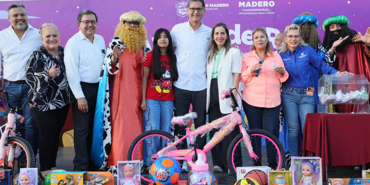 Erasmo y Dunia celebran a cientos de niñas y niños Día de Reyes