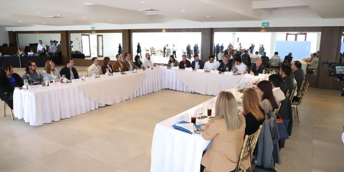 Fortalece Armando Martínez sinergia con el sector energético