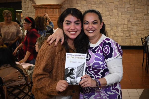 En Nuevo Laredo, senadora Olga Sosa sostiene encuentro con las Mujeres Tejedoras de la Patria