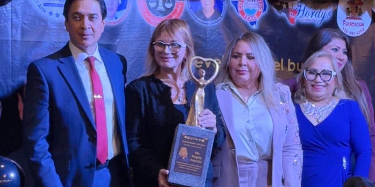 Magaly Deandar es distinguida con el Premio Gloria