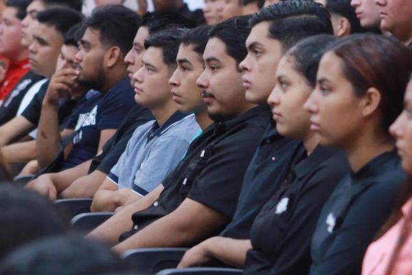 Congreso empuja educación financiera en bachilleratos y universidades