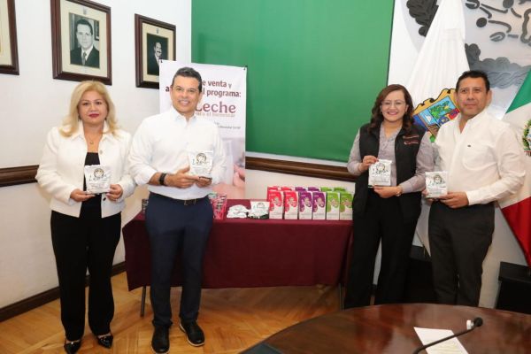 Inaugura alcalde punto de venta de leche para el bienestar
