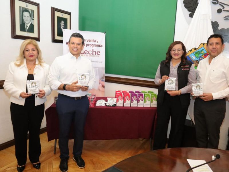 Inaugura alcalde punto de venta de leche para el bienestar