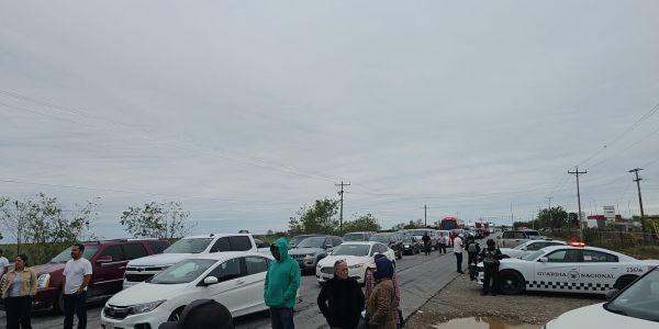 Bloquean agricultores carretera Victoria–Matamoros