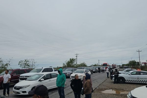 Bloquean agricultores carretera Victoria–Matamoros
