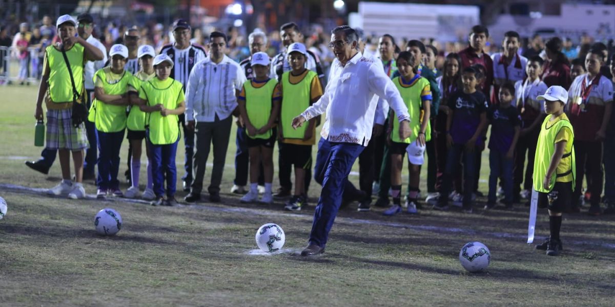 Supervisa Américo Villarreal proyectos productivos y deportivos en el sur de Tamaulipas