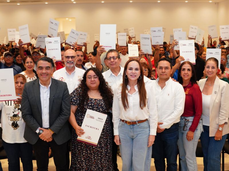 Entrega alcaldesa Carmen Lilia Canturosas 200 escrituras gratuitas a familias de Nuevo Laredo