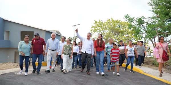 Dignifica Armando Martínez vialidades del ejido Vega de Esteros