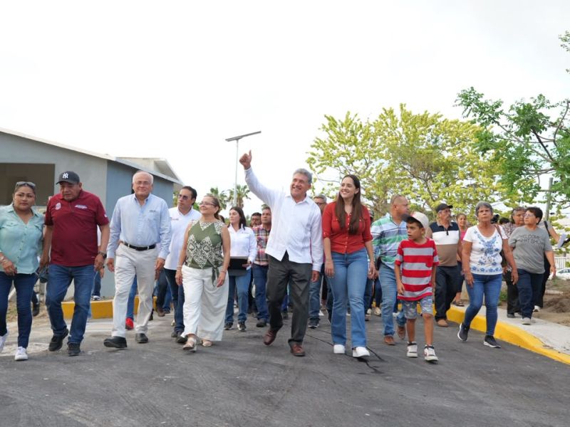 Dignifica Armando Martínez vialidades del ejido Vega de Esteros