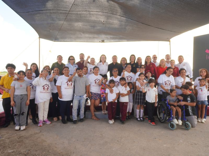Carmen Lilia Canturosas entrega viviendas a mujeres jefas de familia y convierte su esfuerzo en patrimonio