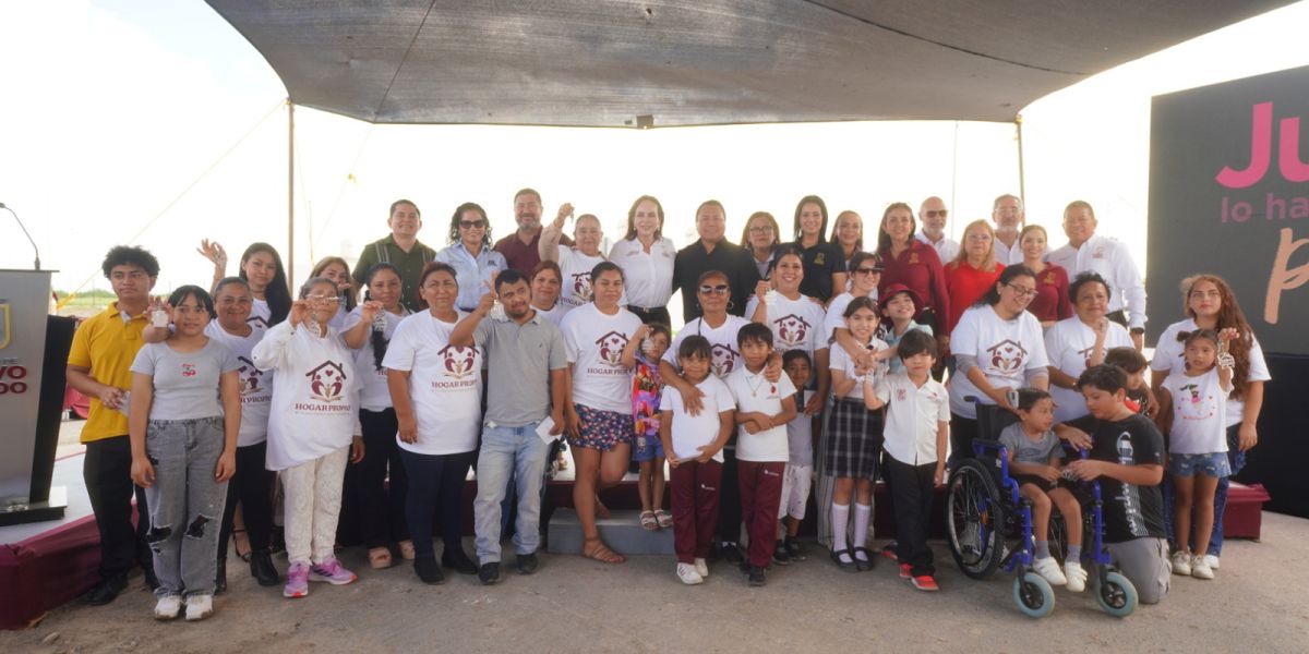 Carmen Lilia Canturosas entrega viviendas a mujeres jefas de familia y convierte su esfuerzo en patrimonio