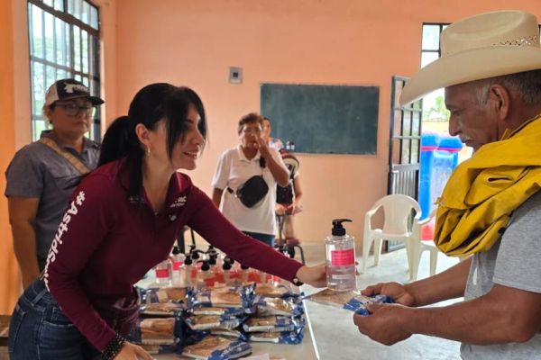 Brigada Multidisciplinaria lleva servicios gratuitos a familias de Quintero