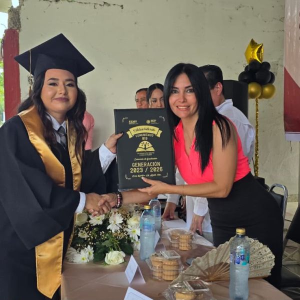 Astrid Sontoya Muller apadrina generación del Telebachillerato de Quintero