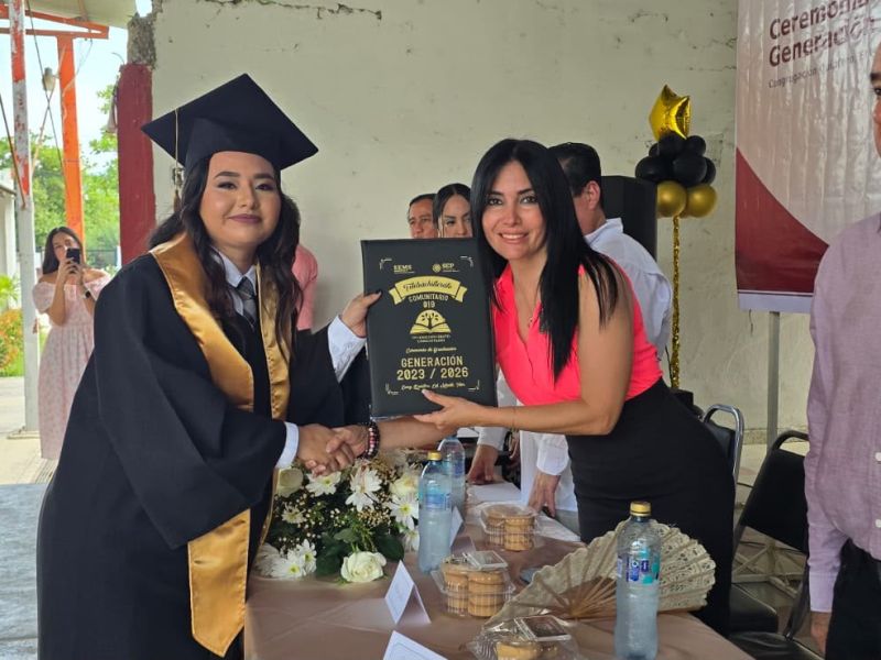 Astrid Sontoya Muller apadrina generación del Telebachillerato de Quintero