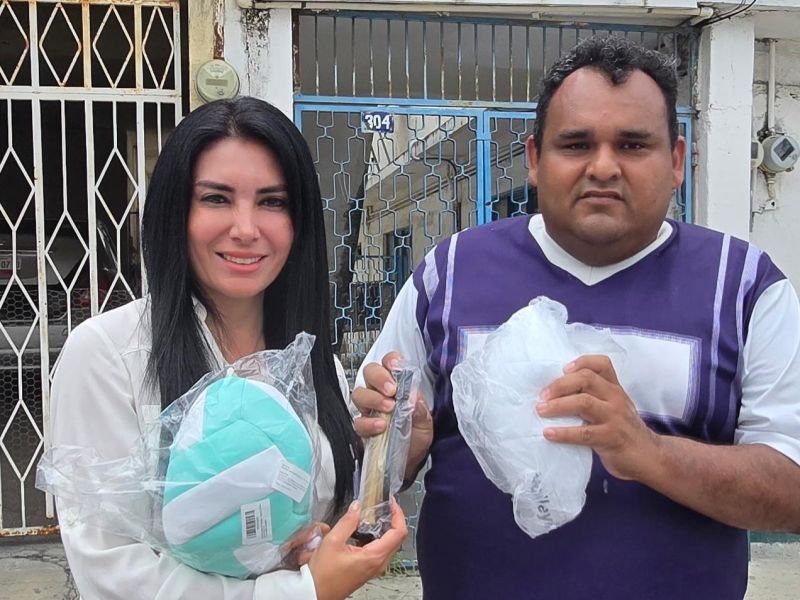 Astrid Sontoya lleva apoyo y cercanía a familias del ejido La Vega
