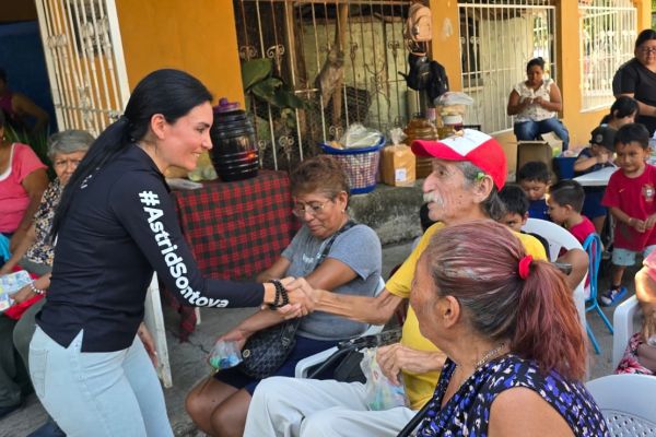Atiende a más de 70 vecinos de la colonia Benito Juárez la regidora Astrid Sontoya en El Mante