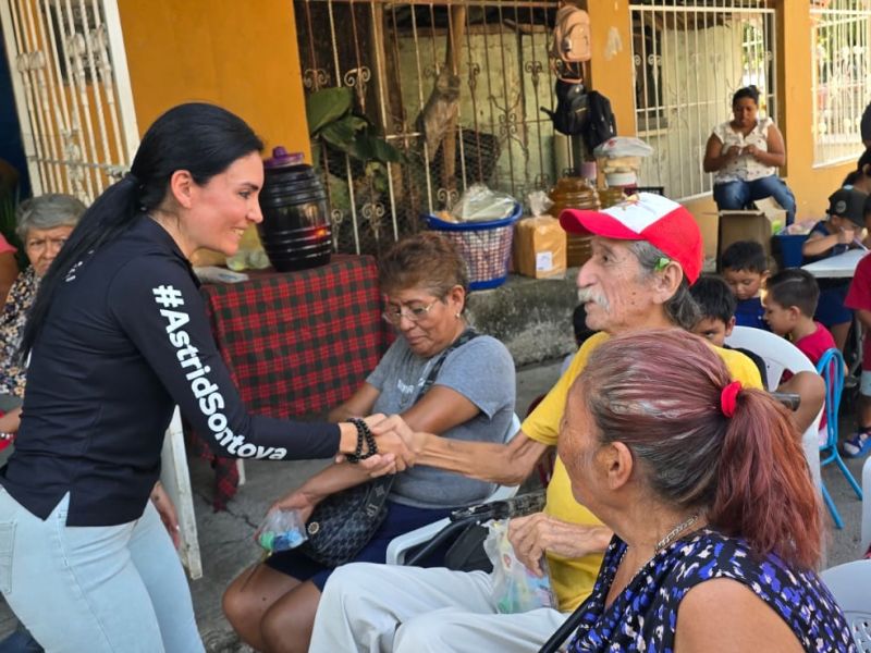 Regidora Astrid Sontoya atiende a más de 70 vecinos de la colonia Benito Juárez