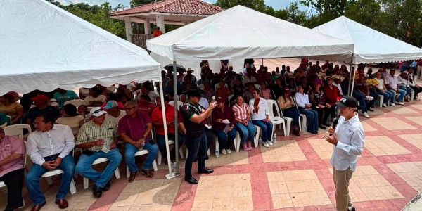 Privilegios de expresidentes terminaron para llevar apoyos al pueblo, afirma JR