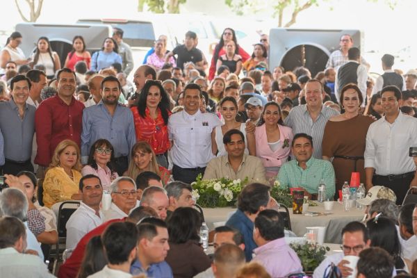 Festejan más de 2 mil 500 asistentes a Lalo Gattás por su cumpleaños