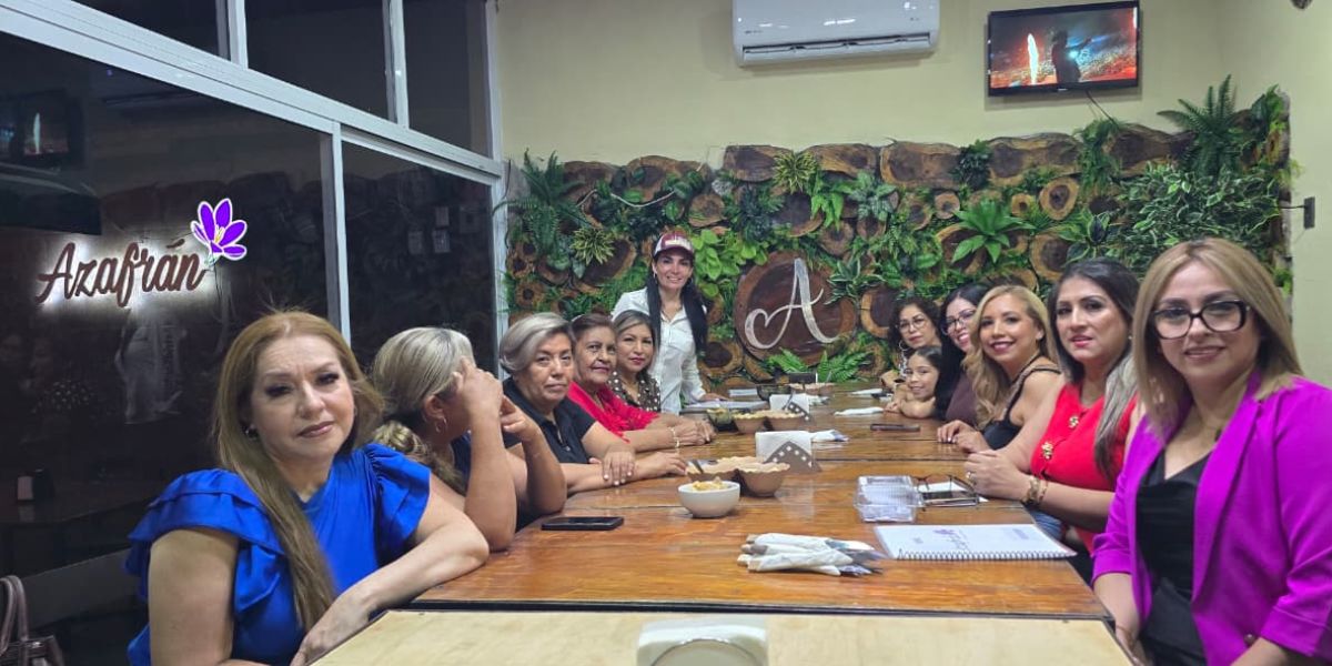 Celebra Astrid Sontoya a estilistas de El Mante