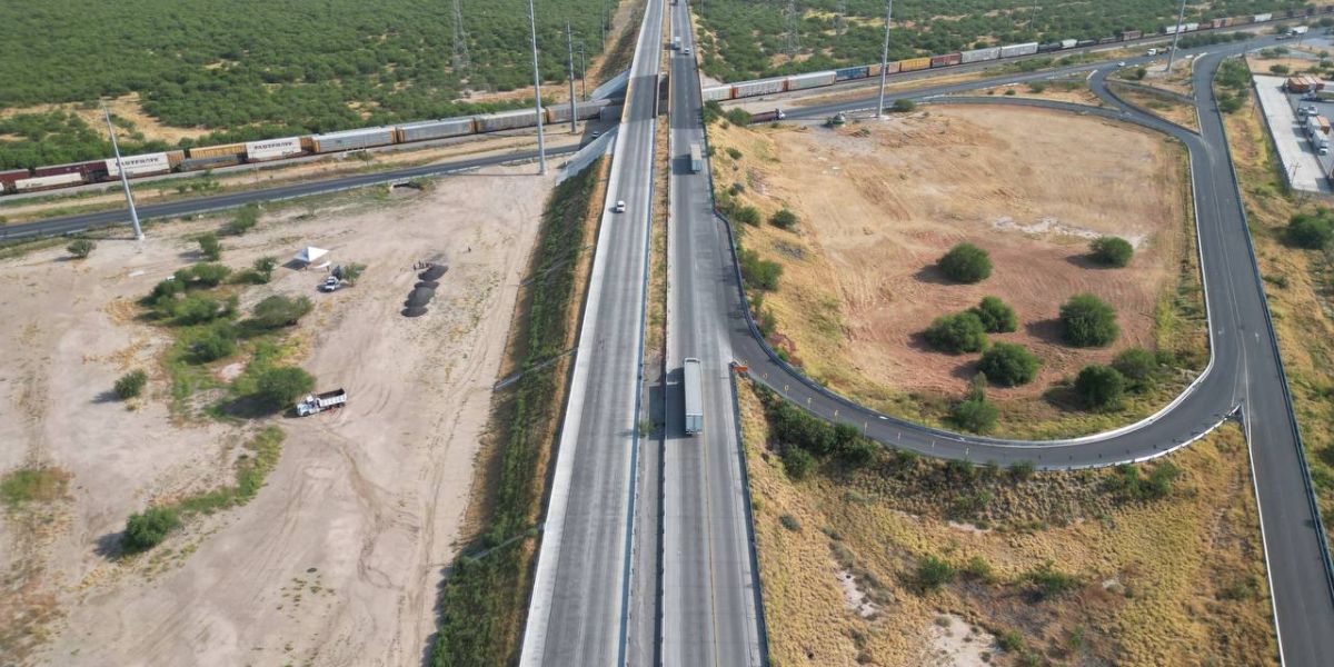 Carmen Lilia Canturosas consolida a Nuevo Laredo como motor logístico de México con entrega de carretera MEX II