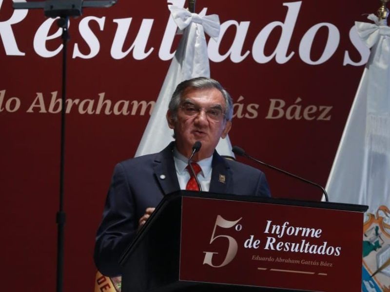 Américo exhibe a su gabinete